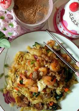 Kwetiau goreng sapi plus udang"