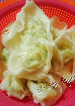 Pangsit rebus isi ayam sayur