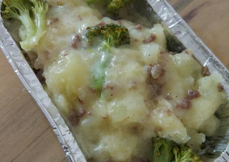 bahan dan cara membuat Mashed potatoes with broccoli