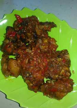 Ayam goreng saus pedas