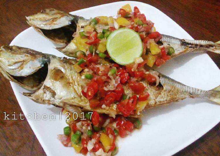 Resep Ikan Selar Goreng Sambal Dabu-Dabu Khas Manado Dari Dinda Rizky
Tan