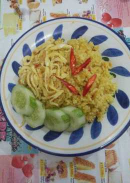 Sarapan nasi goreng kuning