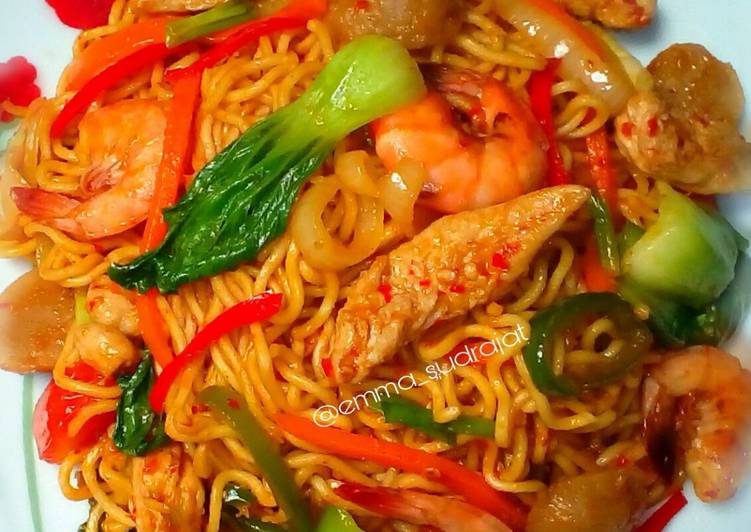 resep lengkap untuk Mie goreng pedas special ala Resto by. me