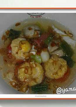 'Tomat isi tahu' Â siram kuah bakso