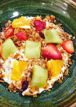 Granola yoghurt madu buah