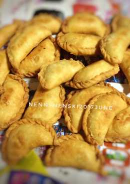 Pastel enak rumahan (isi wortel, kentang, ayam/daging cincang)