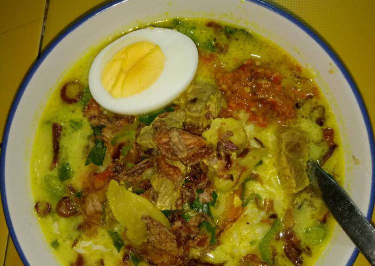 bahan dan cara membuat Eemmm yummiii yuk ah buat soto daging santan