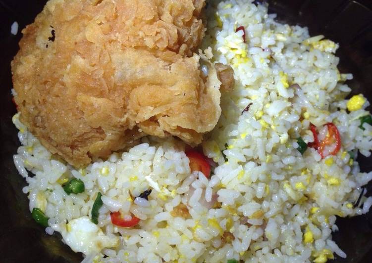  Resep  Nasi  Goreng Ayam Tepung  oleh Fikril lazy Cookpad