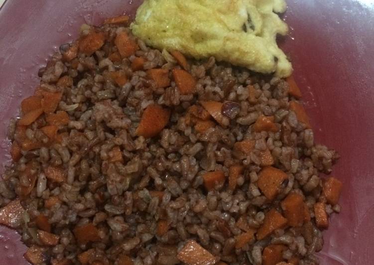  Resep  Nasi  goreng  merah sosis saus  tiram  oleh nurulfr 