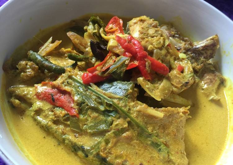 Resep Gulai karang kuning kepala ikan kerapu (resep mertua) oleh nia manjasari - Cookpad