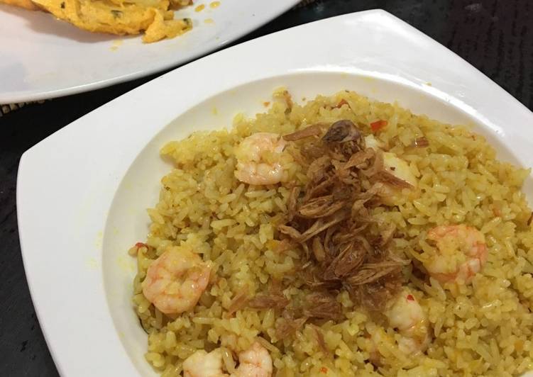 cara membuat Nasi Goreng Kuning Udang