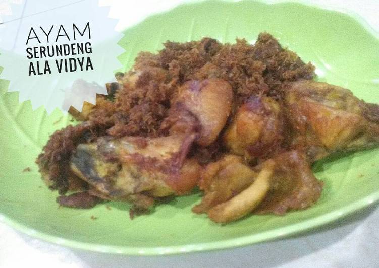 bahan dan cara membuat Ayam serundeng (kelapa lengkuas)