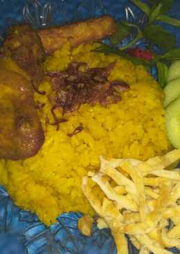 Nasi kuning majikom enyakk