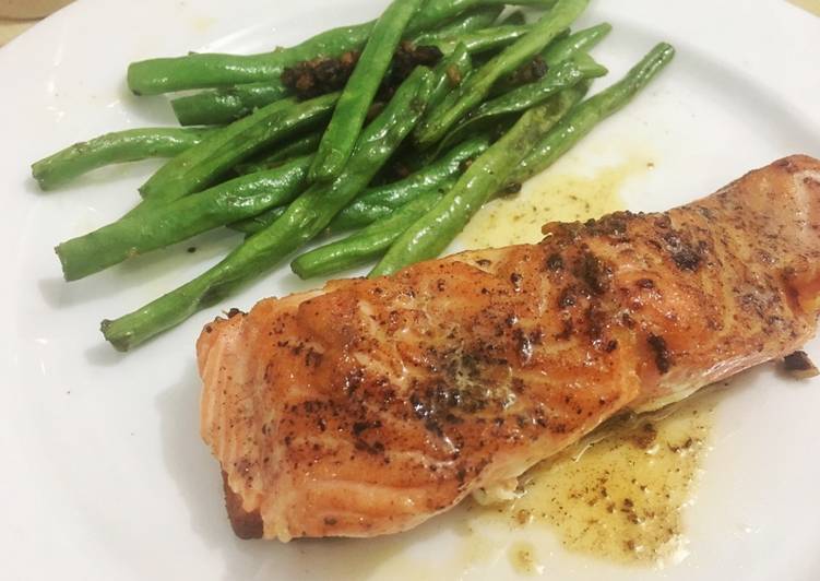 resep masakan Salmon steak with lemon butter sauce