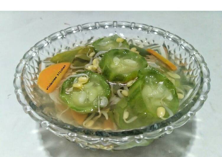 gambar untuk resep Sayur Bening Oyong/Gambas Daun Melinjo (Tanpa Bawang Putih)