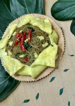 Spicy Fried Vermicelli Wrapping Egg