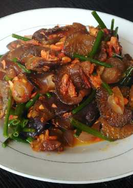 Tumis jamur kuping daun bunga bawang