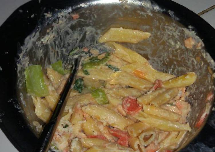 bahan dan cara membuat Penne sosis-ayam carbonara