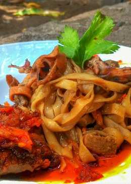 Fettucine teriyaki sauce with steak balado