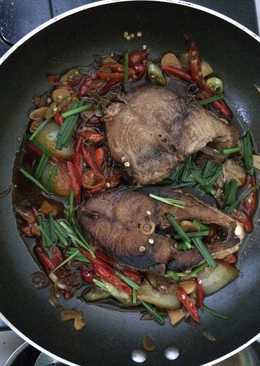 Ikan kue kecap pedas