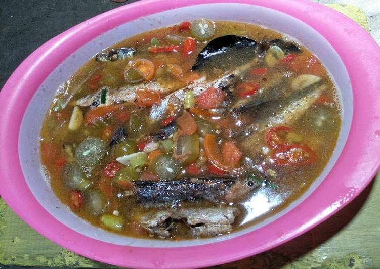 bahan dan cara membuat Ikan Kuah Asam Pedas