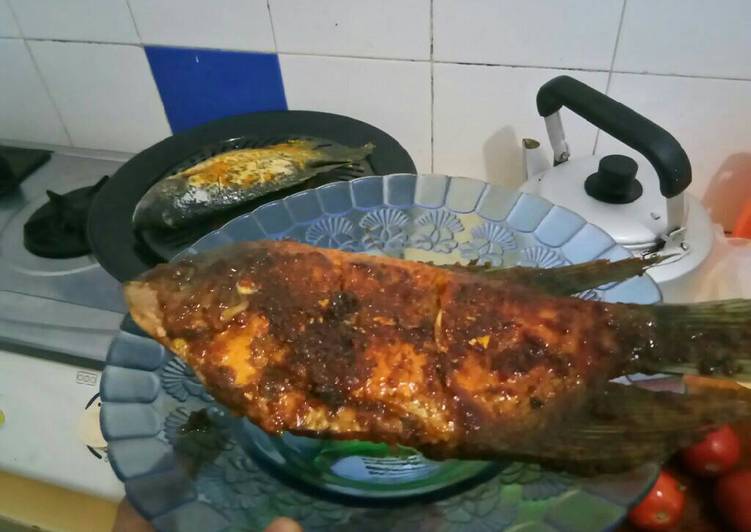 bahan dan cara membuat Ikan Gurami Bakar