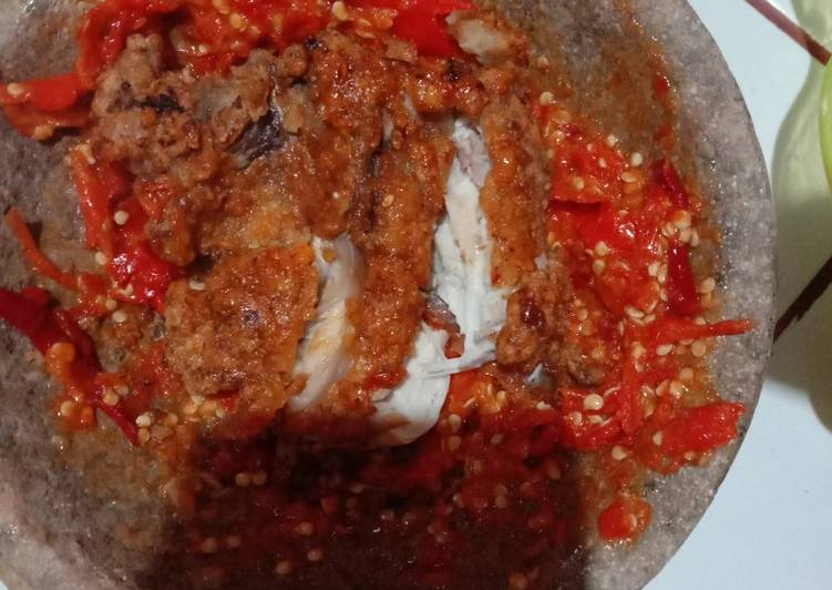  Resep  Ayam  geprek  edan ahlinyaayam ayamgeprek oleh Nur 