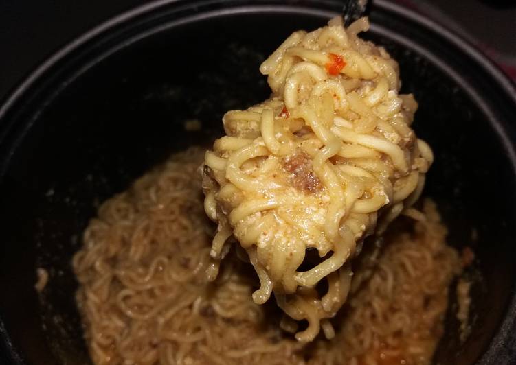 gambar untuk resep makanan Mie Goreng Telur Magicom Ala Anak Kos