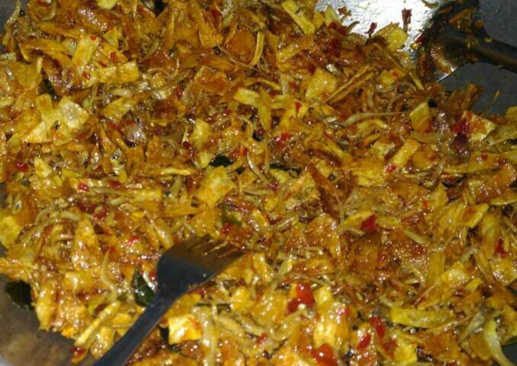 gambar untuk resep Keripik kentang teri pedas