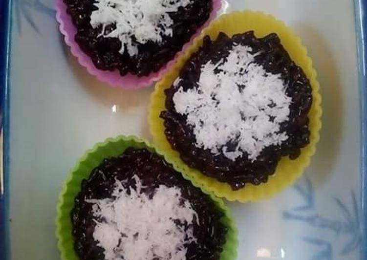 bahan dan cara membuat Urap Ketan Hitam (ketan hitam tabur kelapa parut)