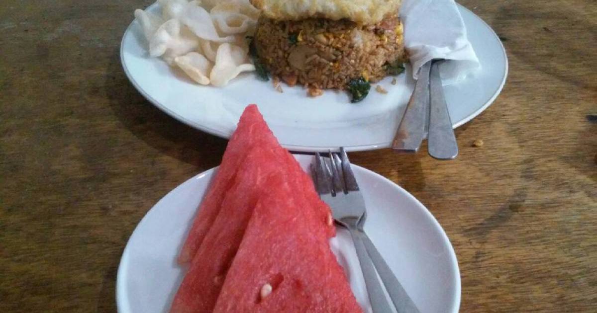  Resep  Nasi  goreng  spesial  telur  ceplok oleh Bayukskak 