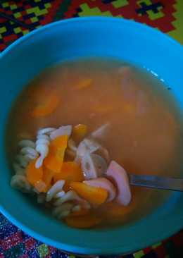 Sop ala Anak Kos (Sop Wortel, Sosis, Bakso, Makaroni)