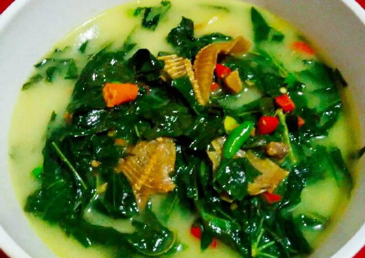 cara membuat Sayur daun singkong ikan asin(santan)