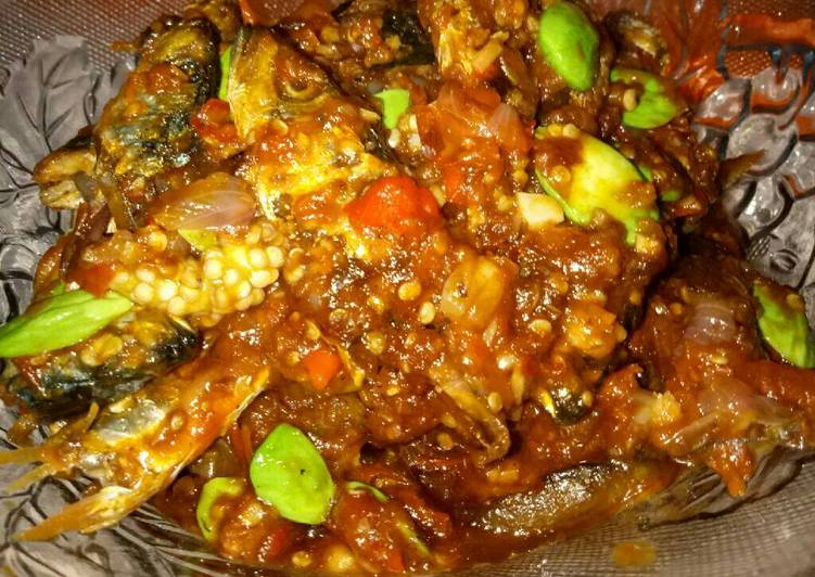 Resep Pindang terong sambal tomat - Lutfi Inda Lestari