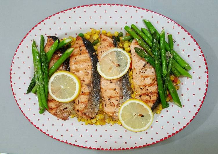 gambar untuk resep Salmon Pan Fried with Asparagus