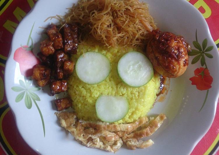 resep lengkap untuk Nasi kuning magic com