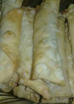 Kulit pangsit isi pisang