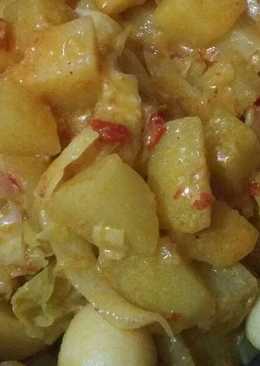 Kentang bumbu rujak with telor puyuh dan kol