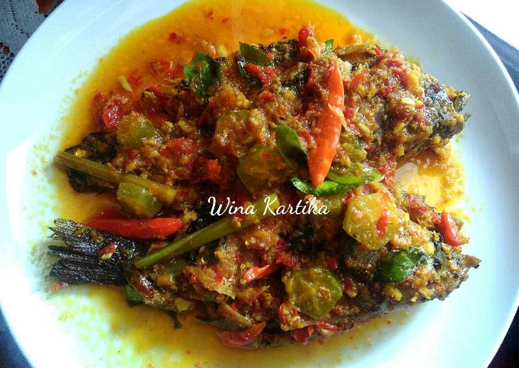 resep lengkap untuk Ikan Nila Bumbu Kuning (Pedas Manis Asam Belimbing Wuluh)