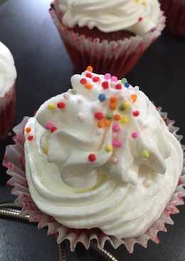 Red velvet cupcake with creamcheese frosting