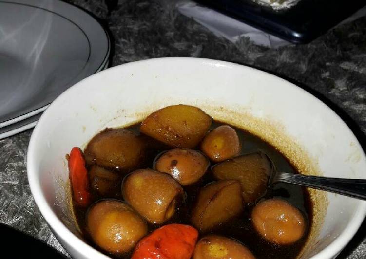 bahan dan cara membuat Semur kentang telur puyuh simple