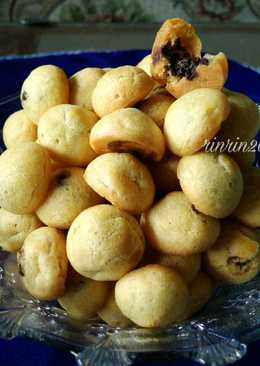 Soes Kering Isi Cokelat