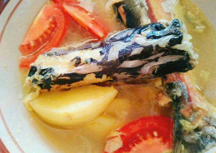 bahan dan cara membuat Soup kuning ikan patin menu anak 1+