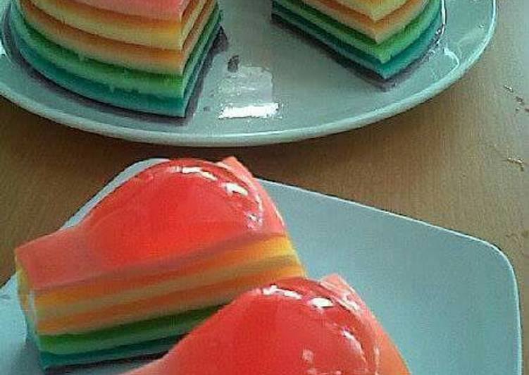 resep lengkap untuk Puding pelangi (Rainbow pudding)