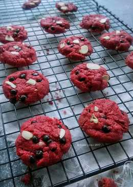 Red Velvet Almond Cookies