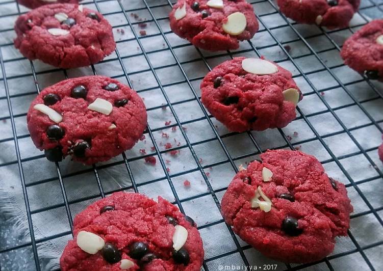 cara membuat Red Velvet Almond Cookies