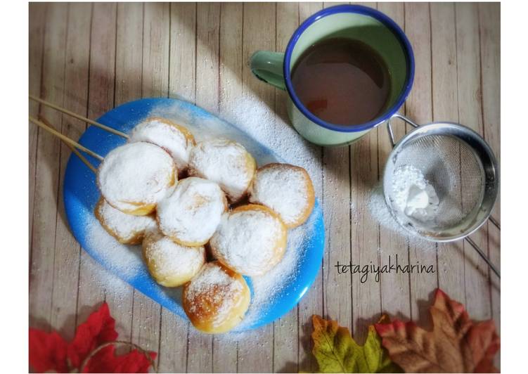 resep lengkap untuk Donat tape isi pisang - eggless