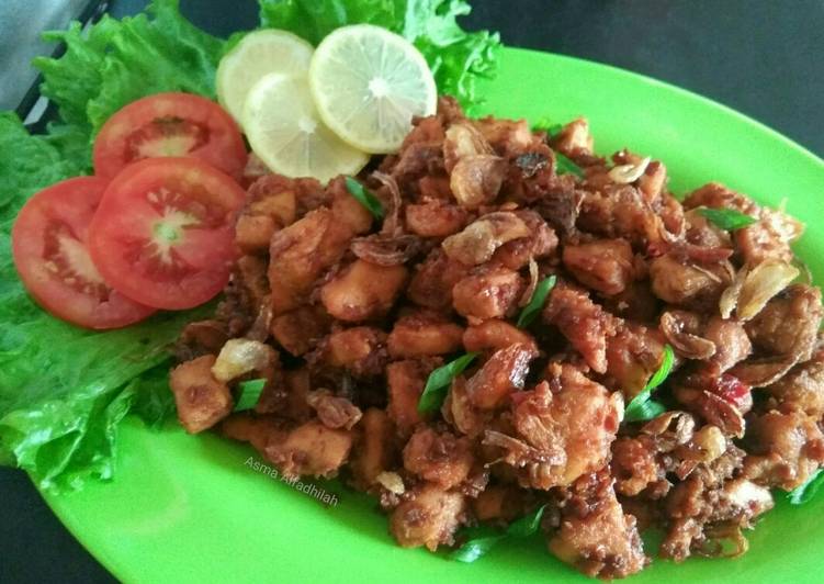 cara membuat Sate ayam goreng bumbu kacang