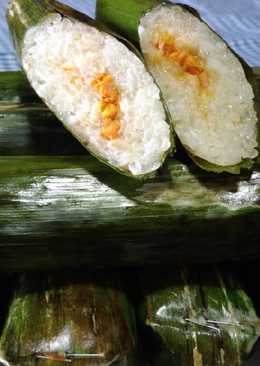 Lalampa (lemper isi ikan pedas)