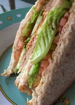 Sandwich tuna buat pacar